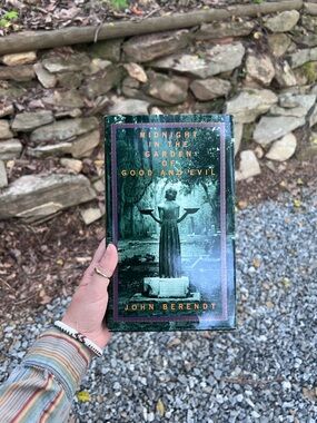 Midnight in the Garden of Good and Evil by John Berendt - Green Hardcover
